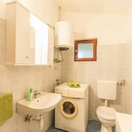 Nice Bungalow With Shared Swimming Pool And Enclosed Garden With Bbq, Pula 5 Km Away Semesterbostad Vinkuran