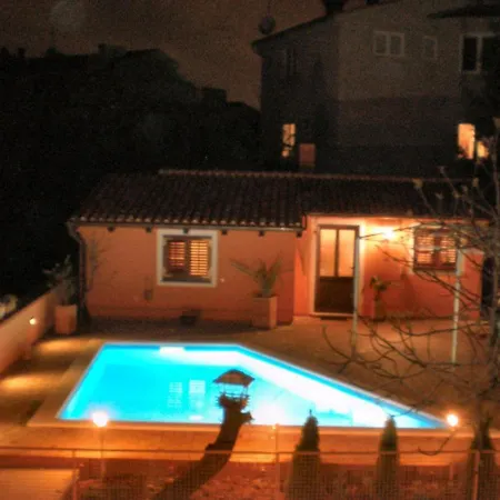 Nice Bungalow With Shared Swimming Pool And Enclosed Garden With Bbq, Pula 5 Km Away * Vinkuran